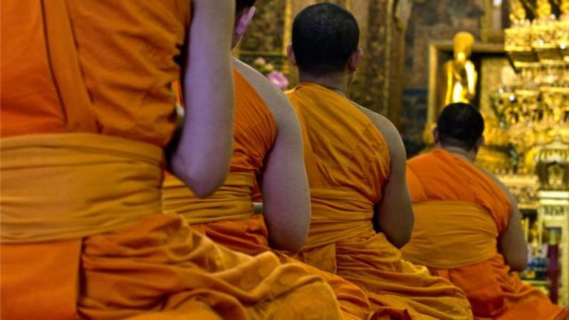Monjes son expulsados de un templo por dar positivo a drogas