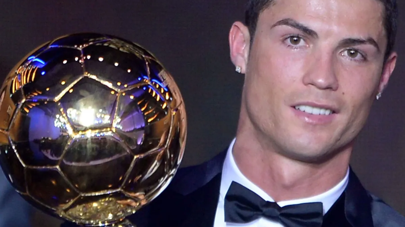 La millonaria subasta que hizo Cristiano Ronaldo por su balón de oro